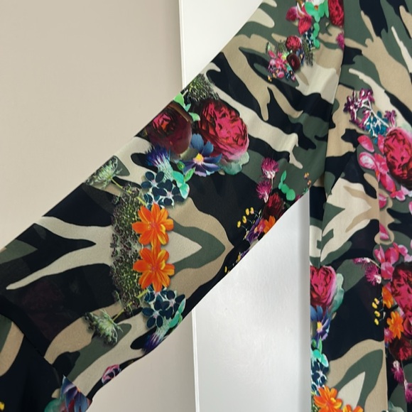 Artelier Nicole Miller Kaleidoscope Camo Print Blouse Silk Bell Sleeves Rtl $275 - Picture 10 of 13